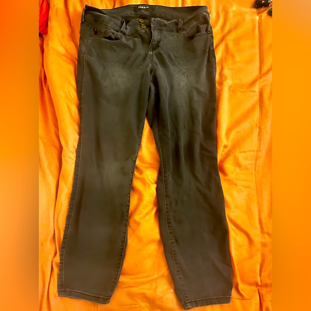 Everyone should have at least 2 pairs of black Tirrid jeans!